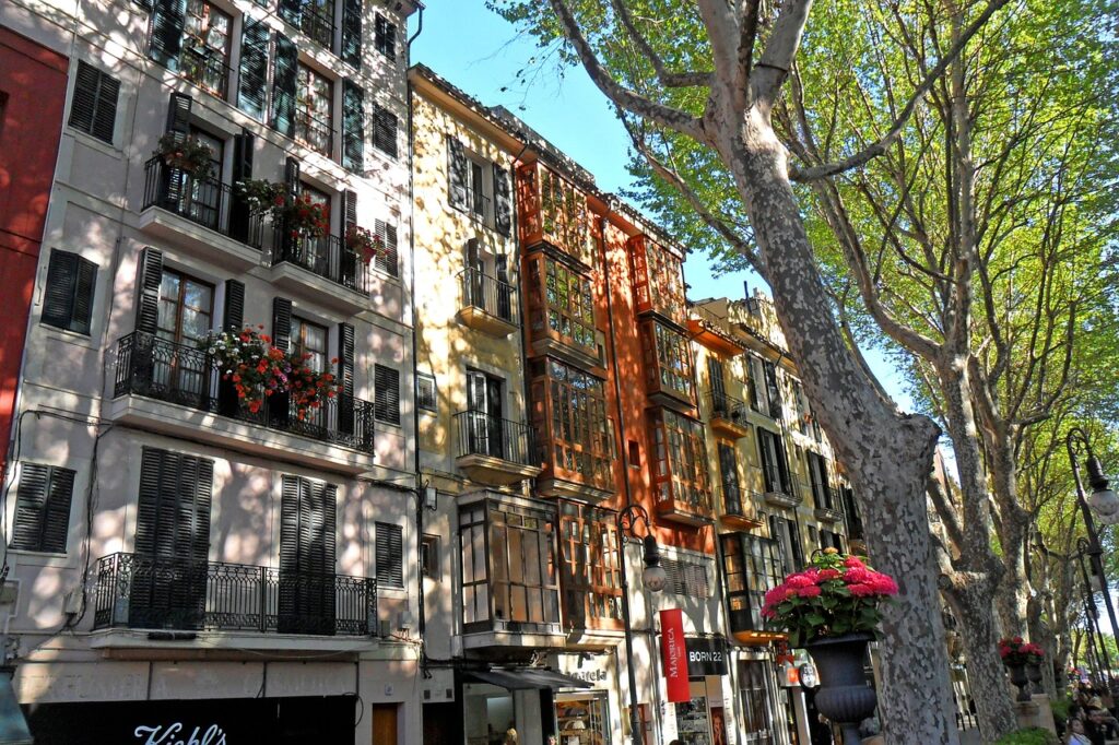 Haus vs. Wohnung: Welche Art von Immobilie passt besser zu Ihren Bedürfnissen in Spanien?